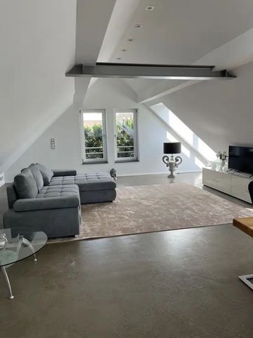 Wunderschöne, möblierte Maisonette-Wohnung zu vermieten! Diese traumhafte Maisonette-Wohnung in ruhiger Lage bietet alles, was das Herz begehrt. Auf zwei Etagen erwartet Sie ein modernes und lichtdurchflutetes Wohnkonzept, das keine Wünsche offenläss...