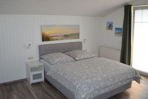 Appartement de vacances meublé de façon moderne avec de bonnes installations, un balcon spacieux orienté sud-ouest et un jardin bien situé. Pour 2 à 3 personnes.