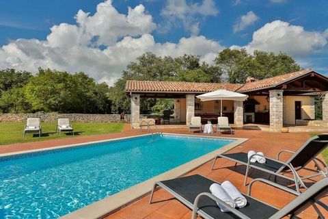 Villa Edera è la casa vacanza perfetta per chi preferisce una zona idilliaca e rurale lontano dal caos e dalla frenesia della città.