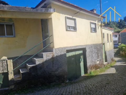 Proprietà con una casa con 3 camere da letto e terreno con 400 m2 Stai cercando una casa in un posto tranquillo con terreno? Questa è la tua opportunità. La casa T3+1 ha un appezzamento di terreno di 500 m2, una sorgente con una cisterna per l'irriga...