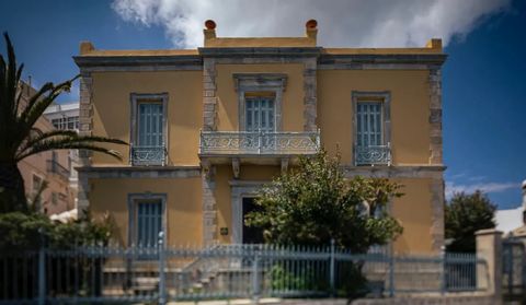 Il palazzo è un eccellente esempio delle residenze borghesi di Hermoupolis della fine del XIX secolo ed è stato caratterizzato come un'opera d'arte e un monumento storico che necessita di conservazione. Con forti elementi neoclassici nell'architettur...