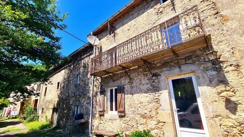 Hamlet without any shops, located between La Salvetat sur Agout and Le Soulie at about 15 minutes from amenities, 15 minutes from Le Lac de la Raviege and 1h20 from the beach ! Beautiful character stone house (2 faces) dating from 18th century, full ...