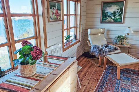 Traditionelles Ferienhaus mit wohnlichem Charme! Liegt auf einem Ufergrundstück und wurde 2019 umfassend renoviert. Schön für einen Familienurlaub an der Küste mit guten Angelmöglichkeiten vor Ort. Die Endreinigung ist hier bereits im Mietpreis inbeg...