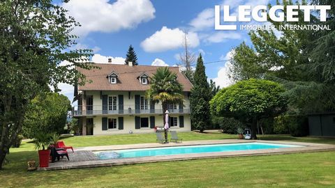 A31633JLV09 - Character property 300m2 5 minutes from Saint-Girons. Set in 6780 m2 of wooded parkland. House with 10 rooms. A 68 m2 gîte. Sleeps 4 with 2 bedrooms and covered terrace. Very bright house with beautiful fittings. Large 41 m2 living room...