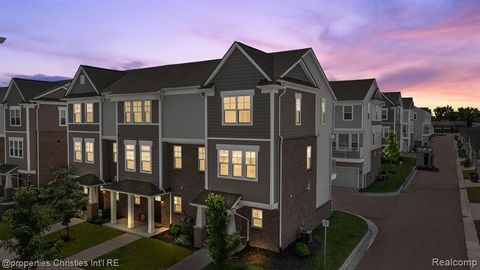 Welcome to this charming three-bedroom, two-and-a-half-bath townhome located in the serene community of Royal Oak. This end-unit, three-level townhome features high-end finishes and an abundance of natural light. The stunning chef's kitchen boasts an...