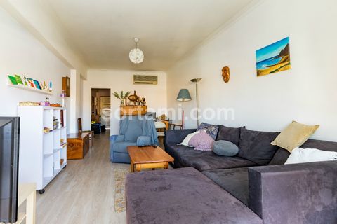 Excelente apartamento T2 em Vilamoura. Um dos quartos possui uma casa de banho em suite, proporcionando privacidade e conforto, há uma segunda casa de banho completa. Cozinha separada, sala espaçosa e com acesso a uma boa varanda. O condomínio tem um...