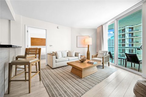 Luxuriöse Apartment-Hotel-Residenz mit Resort-Annehmlichkeiten am Ft Lauderdale Beach. Voll möblierte Hotelresidenz mit einem Schlafzimmer und 1,5 Bädern mit voll ausgestatteter Küche und zusätzlichem Kleiderschrank des Eigentümers. Aufpralltüren und...