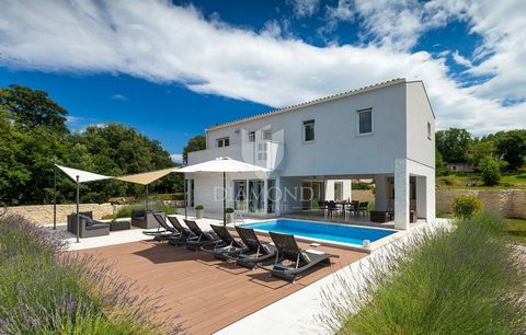 Luxury Villa with 4 Bedrooms near the town of Labina with a swimming pool Open the door of your dreams and step into an oasis of luxury! We proudly present this beautiful villa that offers the perfect combination of elegance, comfort and modern desig...