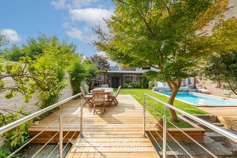 Rare à Saint Brieuc. Cette charmante demeure familiale en pierre de 182 m2 avec piscine vous offre, tout en étant en ville, un espace rempli de sérénité et de bien être, le tout baigné par le soleil grâce à son exposition parfaite. Idéalement située ...