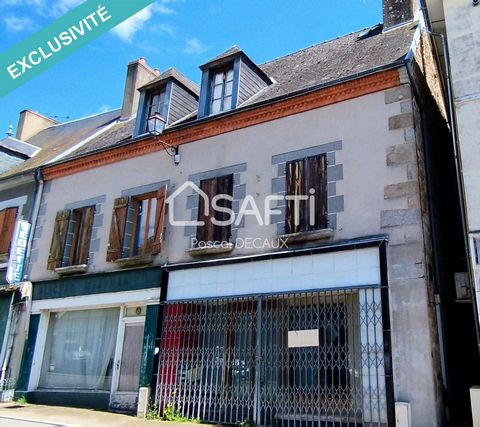 Maison de bourg à restaurer entièrement. En rez-de-chaussée ancien commerce transformé en cuisine, salle de bains ,séjour ,salon. Premier étage 3 chambres ,combles aménageable 