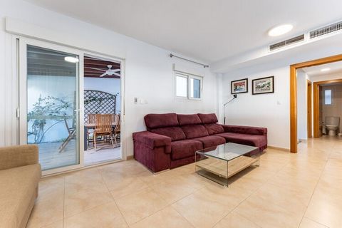 Ontdek de verborgen parel van Níjar, Almería! Deze spectaculaire villa biedt alles wat u nodig heeft voor een onvergetelijke vakantie aan de kust van Almeria. Met vier elegant ingerichte slaapkamers, drie badkamers, een volledig uitgeruste keuken en ...