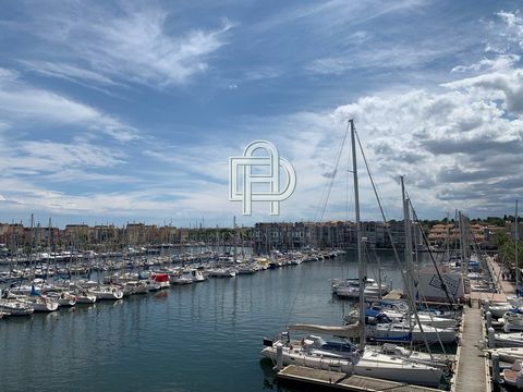 Außergewöhnlich: Entdecken Sie diese prächtige Maisonette mit 3 Schlafzimmern, Blick auf den Hafen (Ostausrichtung), die sich im zweiten und letzten Stock ohne Aufzug befindet! Beschreibung der Wohnung: Erste Ebene: Wohnzimmer mit offener Küche und B...