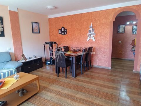 Magnificent apartment located in the El Madroñal urbanization, in a very quiet residential area with easy accessibility to all services and amenities, a short distance from the Costa Adeje school and a few minutes from the X-Sur and Siam Mall shoppin...