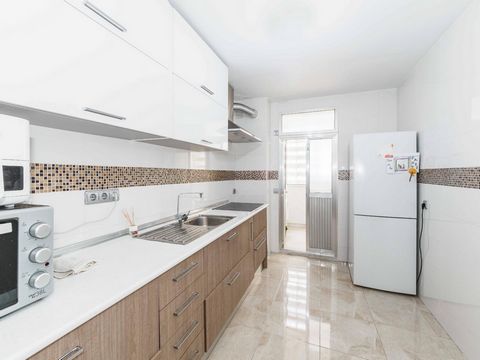 We exclusively present you a new home ideal as an investment or as the beginning of a new life.~Great apartment to move into, very spacious, bright, first floor with elevator and totally exterior facing the street. ~This apartment has an area of 76 m...