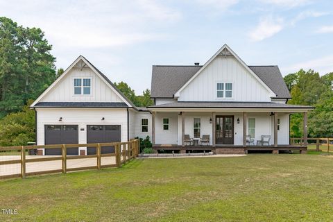 Custom-built farmhouse seamlessly blends timeless design with modern finishes inviting comfort and exudes elegant elements inside and out. A full width covered front porch welcomes you with southern charm, once inside, the beautiful site-finished har...