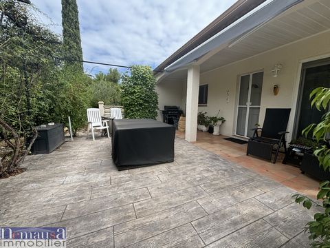 Nîmes, EN EXCLUSIVITÉ Nemausa Immobilier vous présente à la vente cette villa de plain-pied de 106 m2 qui possède de nombreux atouts de rénovations énergétiques, elle se situe dans le quartier du Carreau de Lanes proche du CHU Caremeau. Elle se compo...