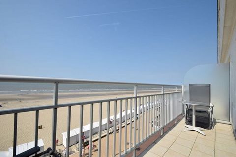 ZEEDIJK: Bellissimo e spazioso appartamento con vista mare. Terrazza con vista mare sul davanti e solarium con vista sulla zona residenziale sul retro. Cucina e bagno completamente nuovi! Posto auto privato nel garage sotterraneo. 2 camere da letto (...