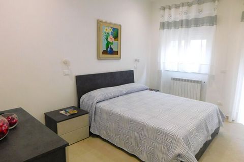 Uw perfecte vakantie op Sicilië! Een elegant appartement voorzien van alle gemakken op slechts een steenworp afstand van de zee. Een prachtig uitzicht op de baai van Giardini Naxos en de prachtige zee, die u kunt bewonderen en 