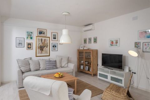 Cozy Dubrovnik Apartment is situated in Lapad neighborhood only 3 km away from the historic Old Town. This apartment is perfect for guests who love to enjoy the sun and the sea, being close to the touristic center, but far enough to avoid the crowds ...