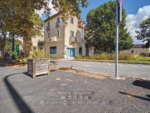 Investeerders op uw plaatsen, dit gebouw van 240 m2 op drie niveaus is ideaal gelegen in het centrum van de stad met parkeergelegenheid, basisbehoeften, dokter, bioscoop, treinstation en rust op hetzelfde moment. Klaar... Als u winkels en/of appartem...