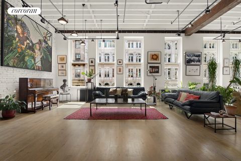 Ett verkligt magnifikt loft väntar i denna boutique Condominium strax utanför Madison Square Park! Upplev oöverträffad förkrigs loftboende i hjärtat av Flatiron District! Detta hem upptar en hel våning och har 13,5 fot i tak, 5 framträdande gjutjärns...