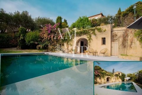 Situado no sopé da famosa aldeia velha de Mougins, esta magnífica propriedade moderna de estilo provençal oferece vistas panorâmicas deslumbrantes até ao mar. Com uma área útil de cerca de 286 m², esta villa luminosa e encantadora foi recentemente re...