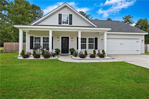 Discover this nearly new home in Graham Hall, Ridgeland’s premier subdivision. This stunning residence boasts 3 spacious bedrooms, 3 full baths, and a versatile bonus room that can easily serve as a 4th bedroom. Enjoy the convenience of two luxurious...