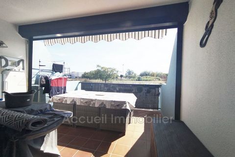 Large studio cabin on raised ground floor facing south/east. Private parking, excellent condition, sold furnished, terrace of approximately 11 m². Separate toilet, bathroom with shower, fitted kitchen, cabin converted into a closet. Reversible air co...