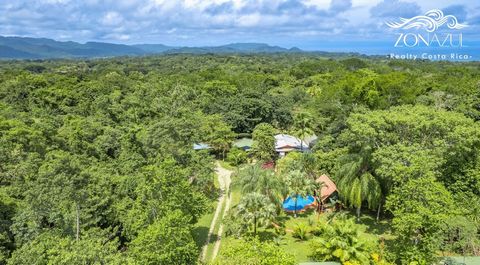 Financiering door de eigenaar beschikbaar. Welkom in uw privéoase met een serene levensstijl midden in de natuur. Deze unieke woning biedt 28.000m² privacy en rust, zonder aangrenzende buren, maar toch gunstig gelegen nabij uitstekende restaurants en...