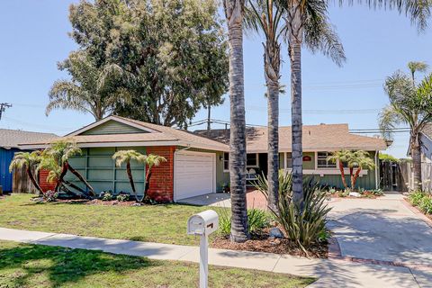 Welcome home to the charming community of Rancho Palos Verdes. This updated single level Ranch style home is outfitted with all the features you’re looking for in your next California dream home. The gourmet kitchen with granite counters, top of the ...