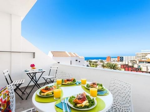 Schöne renovierte Wohnung zum Verkauf in San Eugenio Bajo, Costa Adeje. Dieses Apartment verfügt über 1 großes Schlafzimmer mit Einbauschrank, 1 komplettes Badezimmer mit Dusche, eine moderne und geräumige ausgestattete Küche, ein helles Wohnzimmer u...