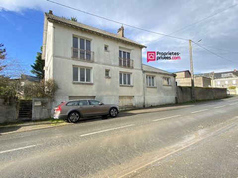 Centre Bourg de JUIGNE-DES-MOUTIERS - Maison indépendante, de 190m² de surfaces habitables, 6 chambres, terrain de 1066m². Avec entrée, dégagement, salon/séjour, cuisine indépendante, avec salle à manger, 2 chambres, salle d'eau, wc. A l'étage palier...