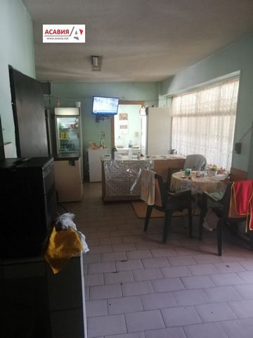 I locali adibiti alla vendita di snack sono in vendita. L'edificio si trova su un terreno comunale e al comune viene pagato un affitto di 390 BGN. Viene venduto con l'arredamento e le attrezzature. I locali sono adatti anche per altre attività: risto...