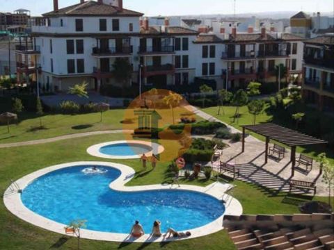 Descubra este encantador apartamento en venta en Costa Esuri, una ubicación privilegiada cerca de la frontera con Portugal, conocida por su tranquilidad y belleza natural. Esta propiedad dispone de 2 dormitorios con armarios empotrados y 2 baños, uno...