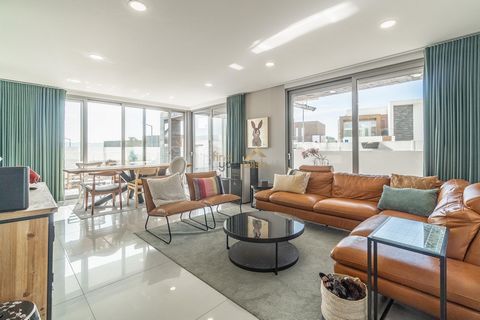 Moradia de Sonho em Salir do Porto Viva com Conforto, Estilo e uma Vista Incomparável Apresentamos-lhe esta magnífica moradia T4, situada numa das zonas mais desejadas do Oeste Salir do Porto, a poucos minutos da encantadora baía de São Martinho do P...