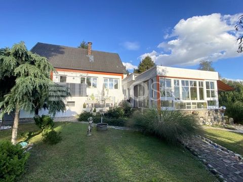 Intelligent room layout, light-flooded rooms, sunny terraces and a secluded garden are just a few highlights of this exciting property! The focus is on the inviting, open-plan kitchen, living and dining area with access to the terrace and garden! The...
