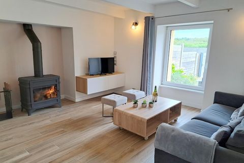 Tucked away in a peaceful corner of Brittany, this charming semi-detached holiday home is part of a tranquil estate spanning 9,000 m², shared by just four homes. Each house enjoys its own private, enclosed garden and a cozy terrace offering you seclu...