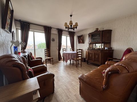 Bel appartement de grande dimension pour un T2 sur la commune de Montluçon.La superficie habitable totalise 49.08m2. L'accés se fait par un un ascenseur. La construction s'est terminée en 1968. Pour ce qui est du prix de vente, il est fixé à 29 000 €...