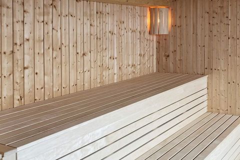 Comfortable and modern holiday house by Eidsfjorden. From the cabin and sauna, there are a magnificent view of the beautiful fjord landscape with the sunset and the midnight sun. Great starting point for day trips around Vesterålen and Lofoten by car...