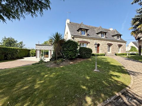 À vendre Maison familiale lumineuse de 245 m² sur terrain clos de 1000 m², dans quartier résidentiel prisé de PONTIVY