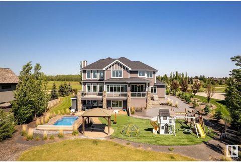 Welkom op dit uitzonderlijke landgoed dat direct grenst aan de North Saskatchewan River Valley en direct aan de beroemde Blackhawk-golfbaan (# 20 in Canada) ligt. Deze woning biedt een zeldzame mix van natuurlijke schoonheid en luxe leven. Het huis i...