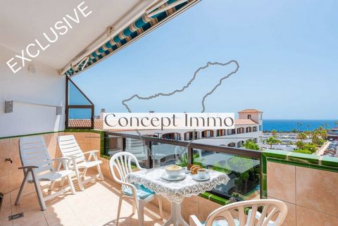 Este espacioso ático de 1 dormitorio completamente renovado con una gran terraza con vistas al mar se encuentra en la Costa del Silencio en un estupendo apartotel con 2 grandes piscinas climatizadas con jacuzzi y un hermoso jardín. El complejo está s...