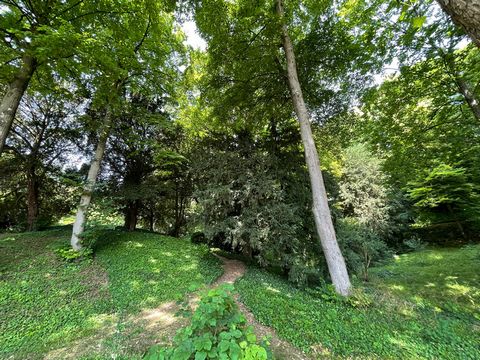 Dpt Yvelines (78), à vendre SAINT GERMAIN EN LAYE maison P8 de 172,25 m² avec jardin privatif