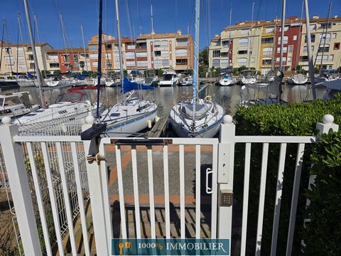 1000% IMMOBILIER offers you in EXCLUSIVITY in CAP D'AGDE and in LOWER PRICE: an apartment residence Avant-Port, 190 meters from the beaches and restaurants. 2nd floor with lift, 23.40m2 (including loggia of 3.82m2): entrance with cupboards, shower ro...