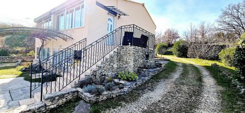 Villa à Gargas avec piscine, dépendances, et vues Luberon