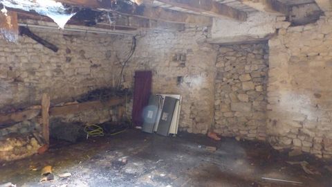 Dpt Deux Sèvres (79), à vendre SAINT LOUP LAMAIRE Bâtiment à rénover