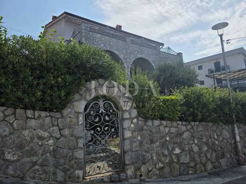 Location: Primorsko-goranska županija, Crikvenica, Crikvenica. We are selling a spacious house with four residential units in a prime location just 50m from the sea. The house is surrounded by large terraces with a beautiful view of the sea. The prop...