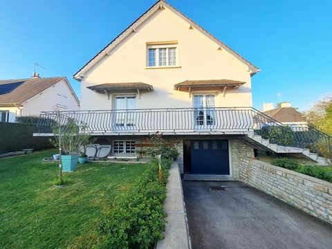 Maison en parfait état, sous-sol total, 6 chambres