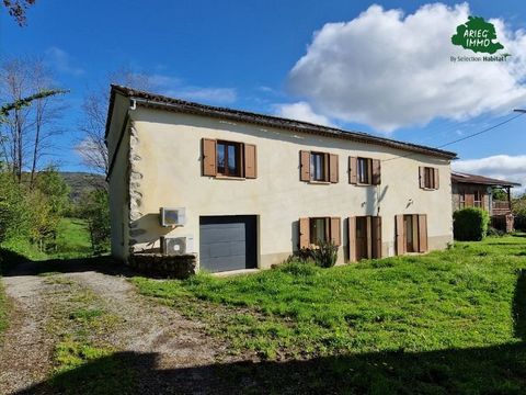 Maison en pierre avec jardin et garage