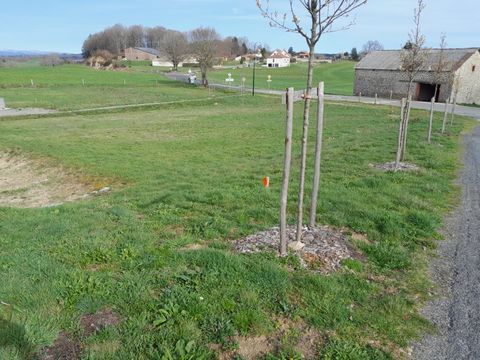 TERRAIN VIABILISE 940 M2 20mn Aurillac Vue sur montagne